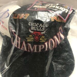 Vintage Chicago bulls 1997 championship snap back hat NWT